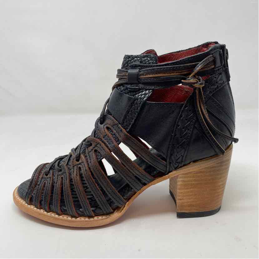 Pre-Owned Shoe Size 9 Freebird Black Sandals