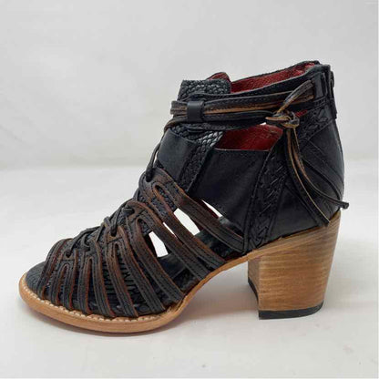 Pre-Owned Shoe Size 9 Freebird Black Sandals