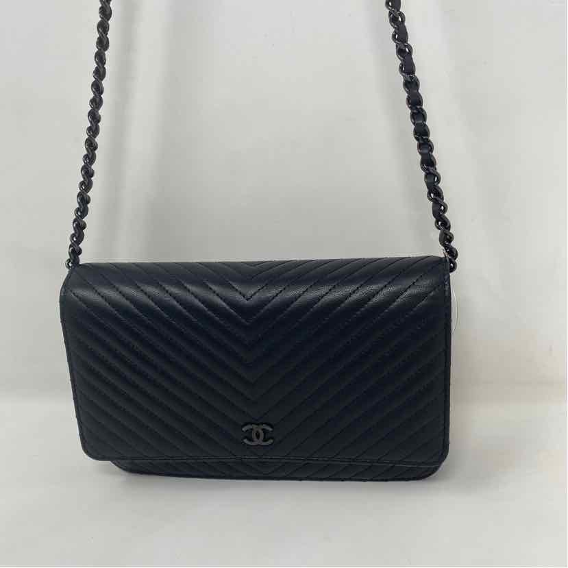 Pre-Owned Chanel Black Lambskin Designer Handbag
