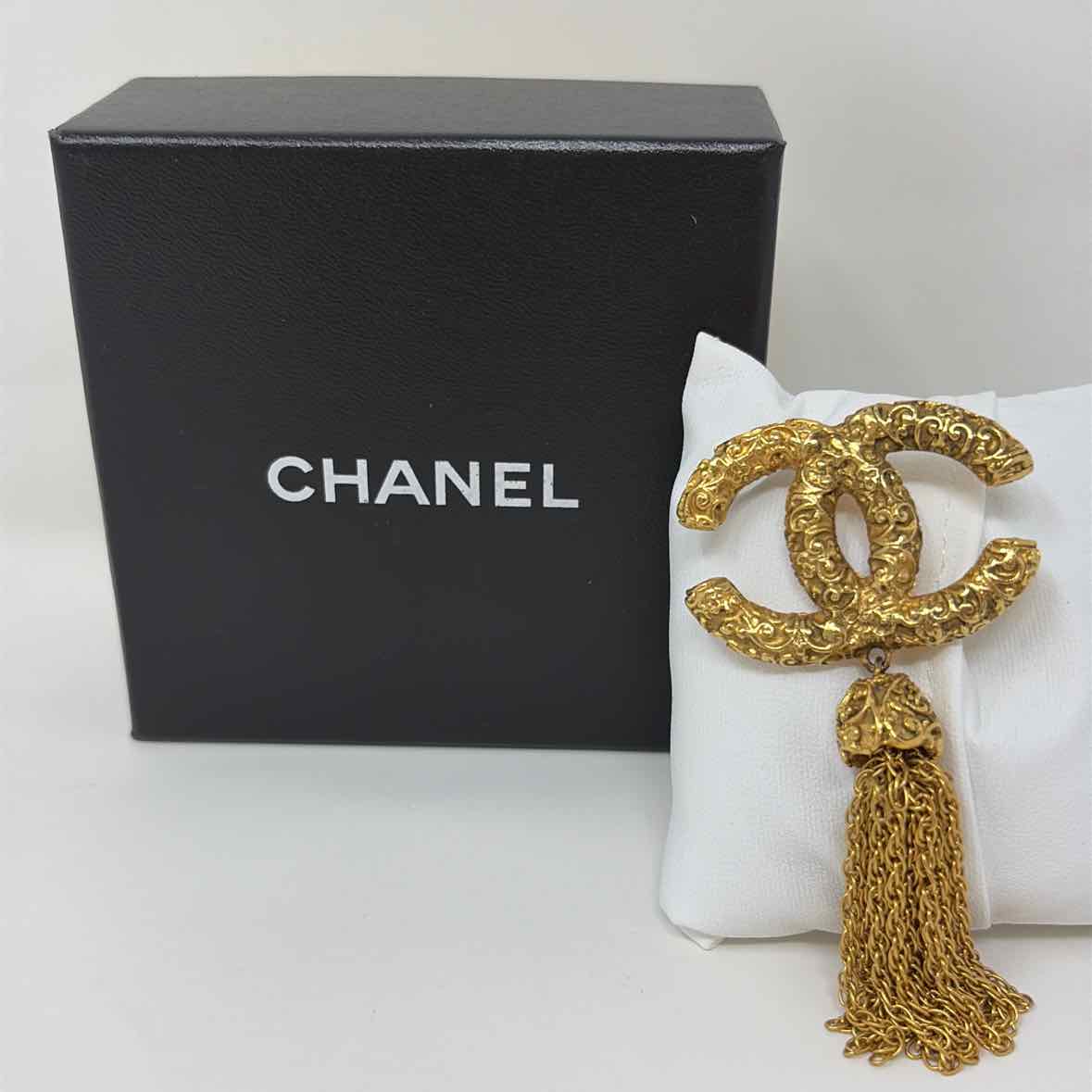 Pre-Owned Chanel Gold Metal Designer Jewelry