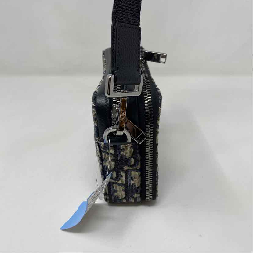 Pre-Owned Christian Dior Monogram Canvas Designer Handbag