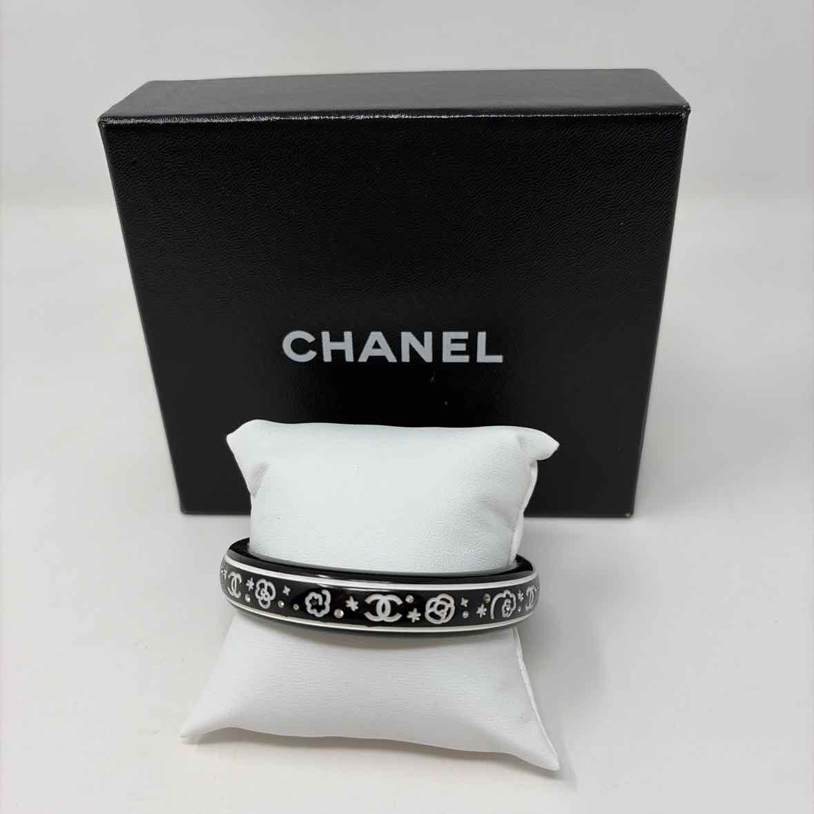 Pre-Owned Chanel Black Designer Jewelry