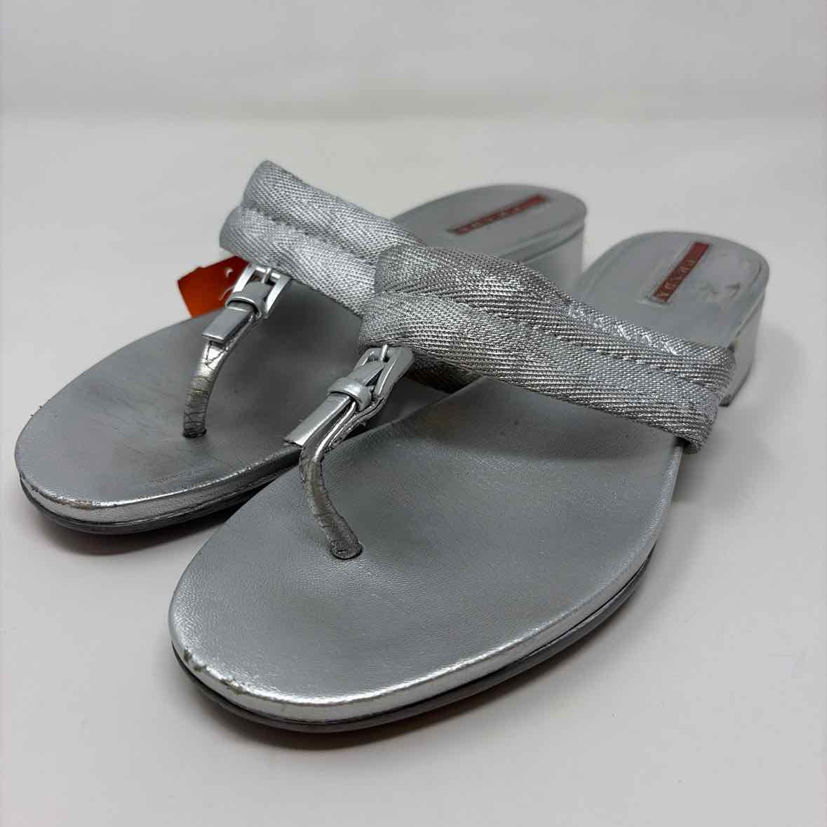 Pre-Owned Prada Silver Leather Shoe Size 6.5 Designer Shoes