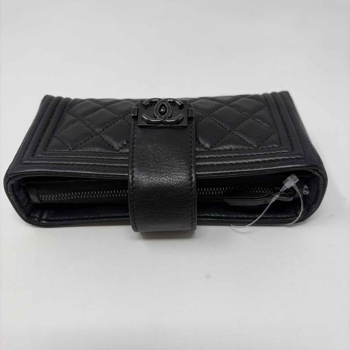 Pre-Owned Chanel Black Leather Designer Wallet