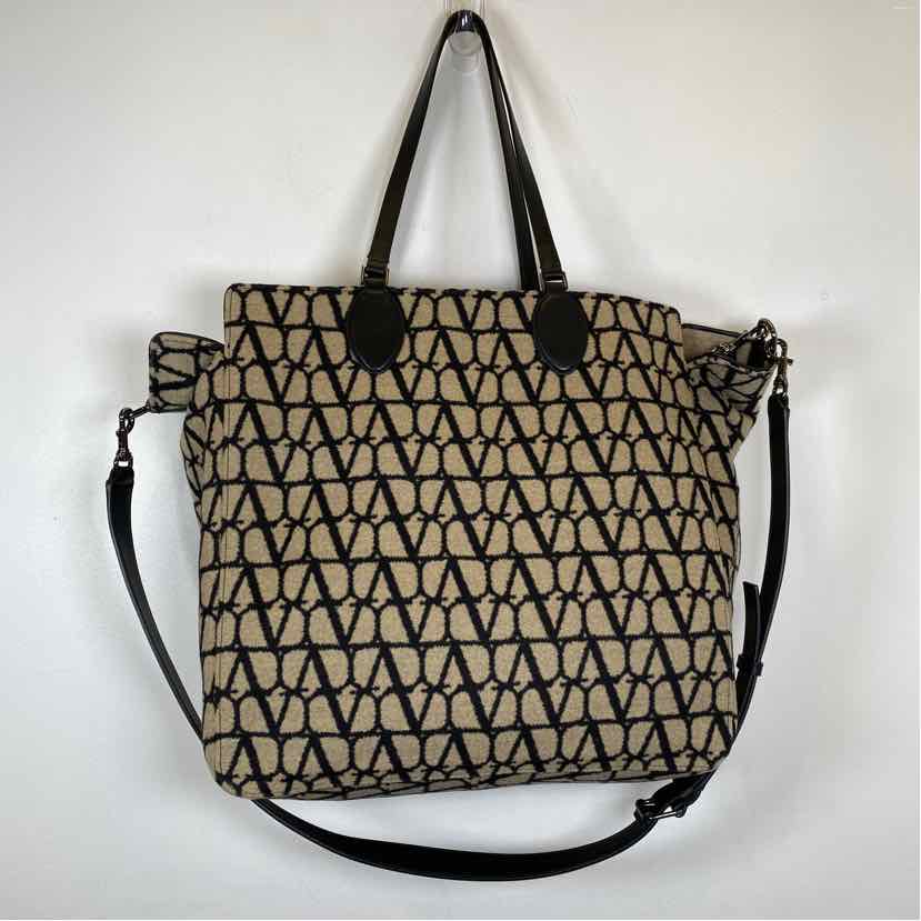 Pre-Owned Valentino Taupe Wool Designer Handbag