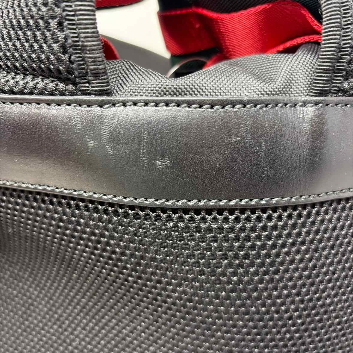 Pre-Owned Gucci Black Nylon Designer Handbag