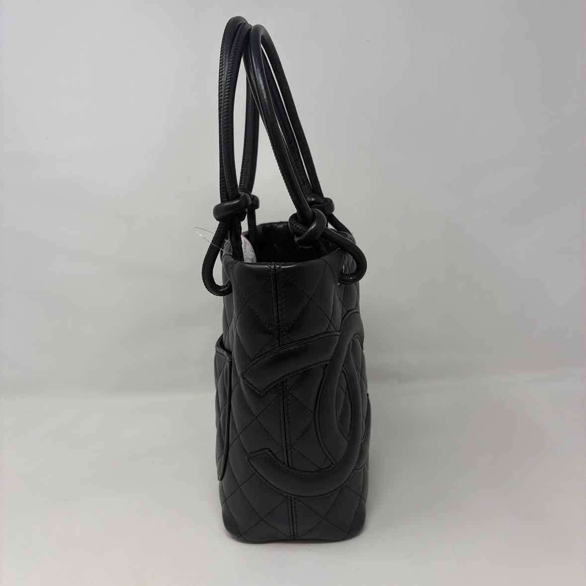 Pre-Owned Chanel Black Leather Handbag