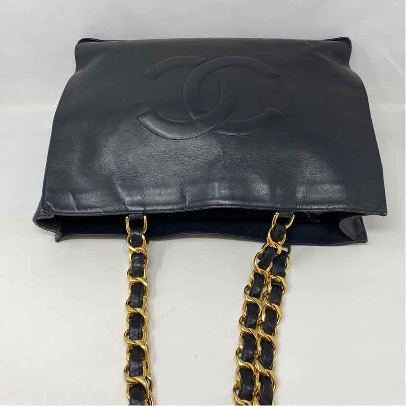 Pre-Owned Chanel Black Leather Designer Handbag