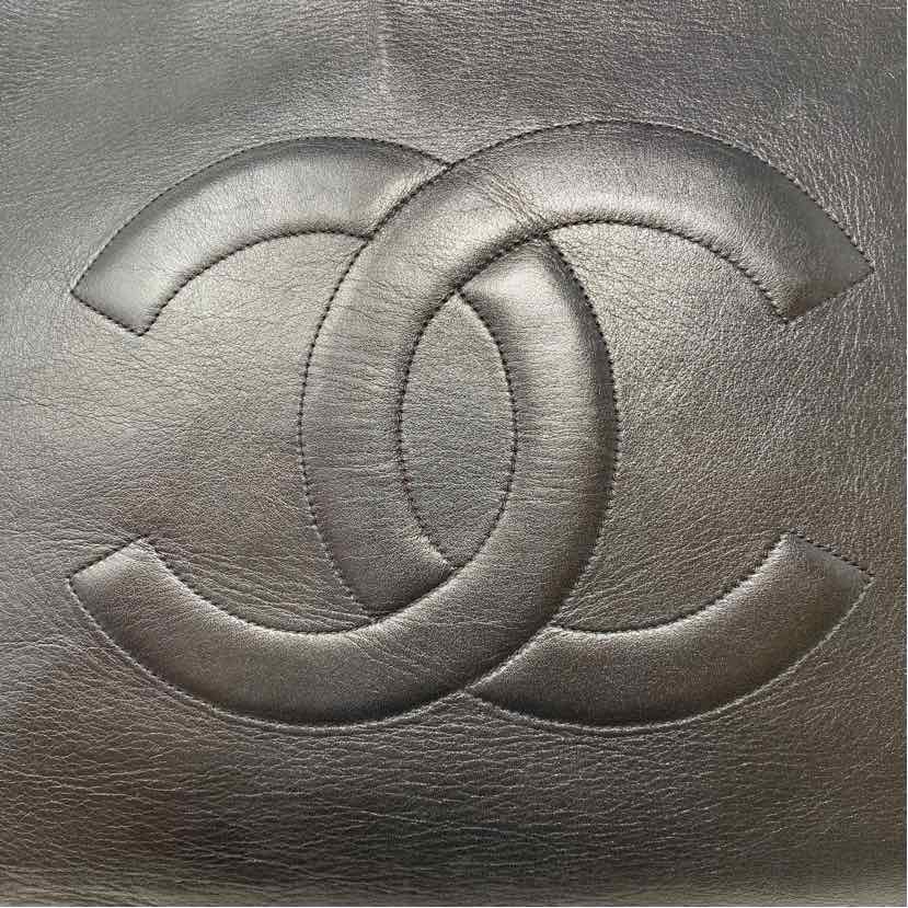 Pre-Owned Chanel Black Leather Designer Handbag