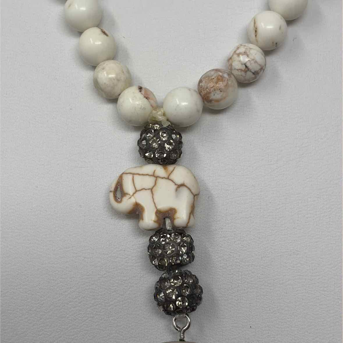 Pre-Owned Boutique White Stones Necklace