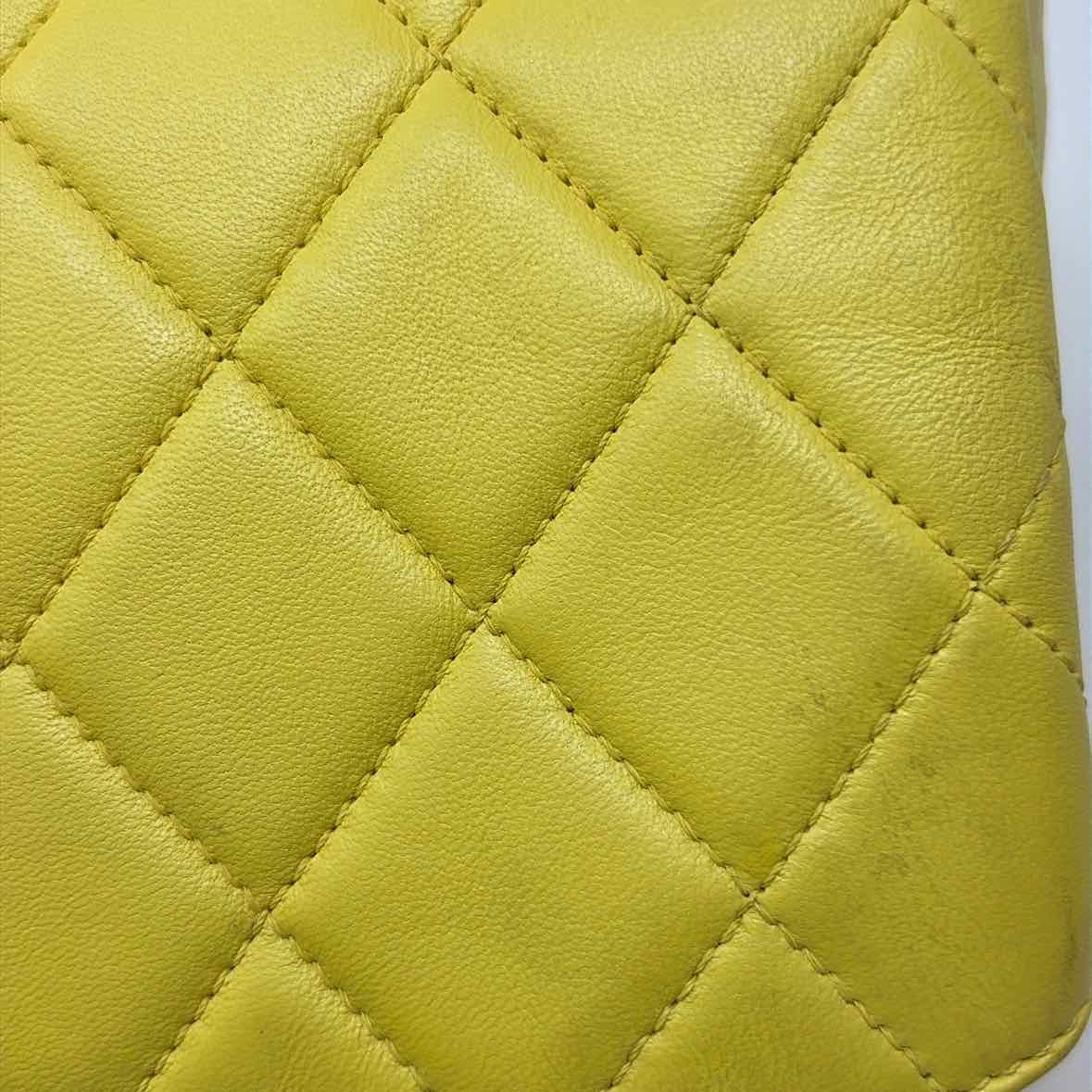 Pre-Owned Chanel Chartreuse Leather Designer Handbag