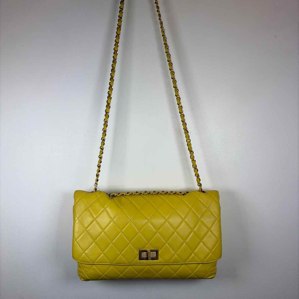 Pre-Owned Chanel Chartreuse Leather Designer Handbag