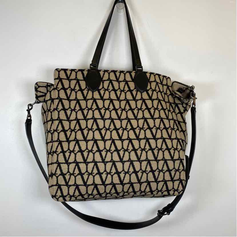Pre-Owned Valentino Taupe Wool Designer Handbag