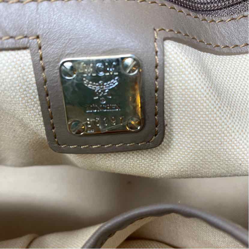 Pre-Owned MCM White Multi Leather Designer Handbag