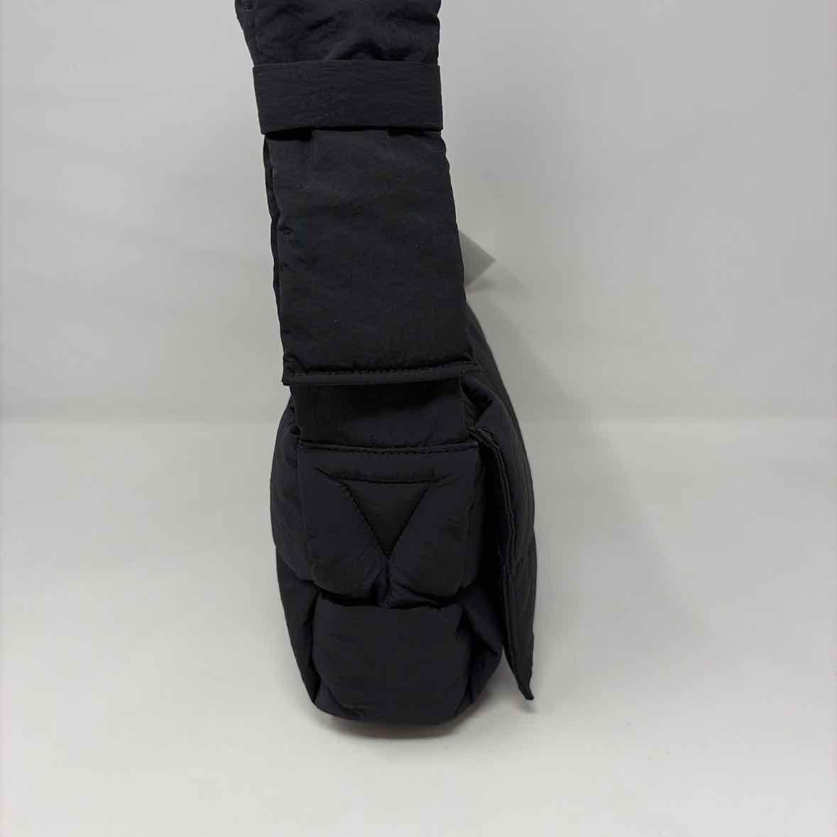 Pre-Owned Bottega Veneta Black Nylon Designer Handbag