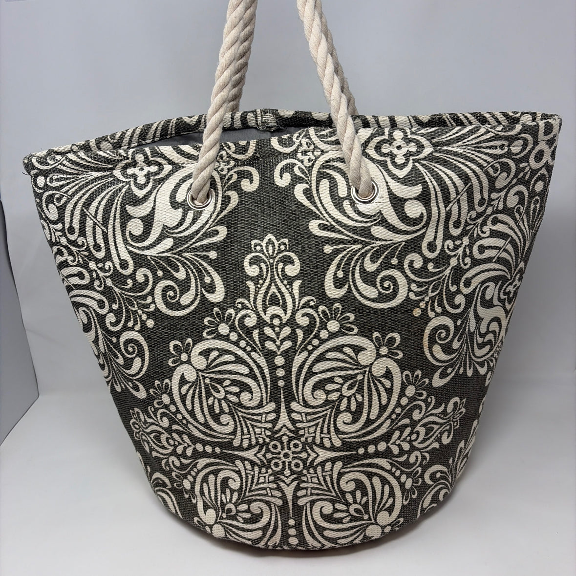 Pre-Owned Boutique Green Print Woven Handbag