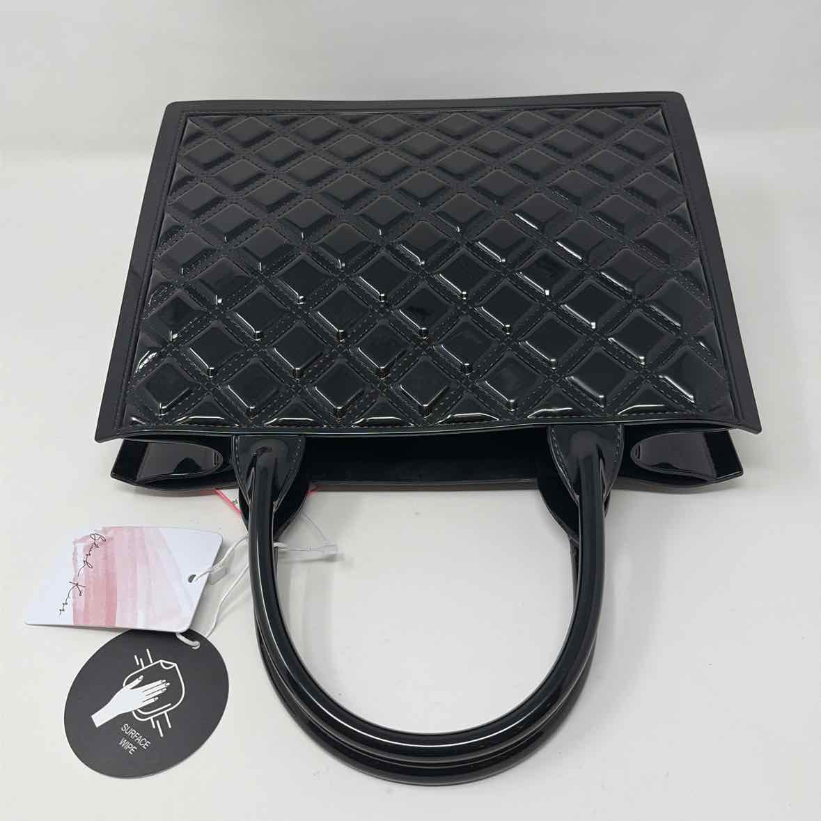 Pre-Owned Blush Kiss Black Patent Handbag