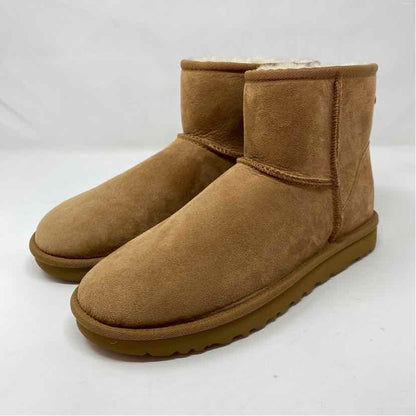 Pre-Owned Shoe Size 10 UGG Chestnut Booties