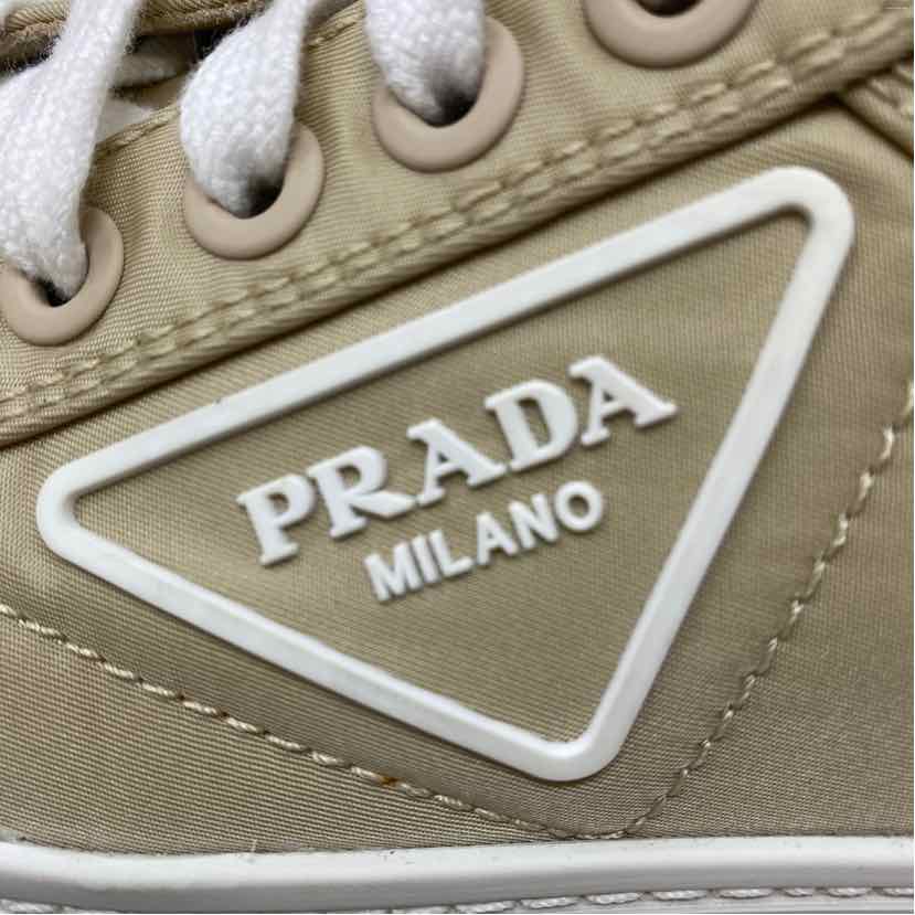 Pre-Owned Prada Taupe Nylon Shoe Size 8.5 Designer Shoes