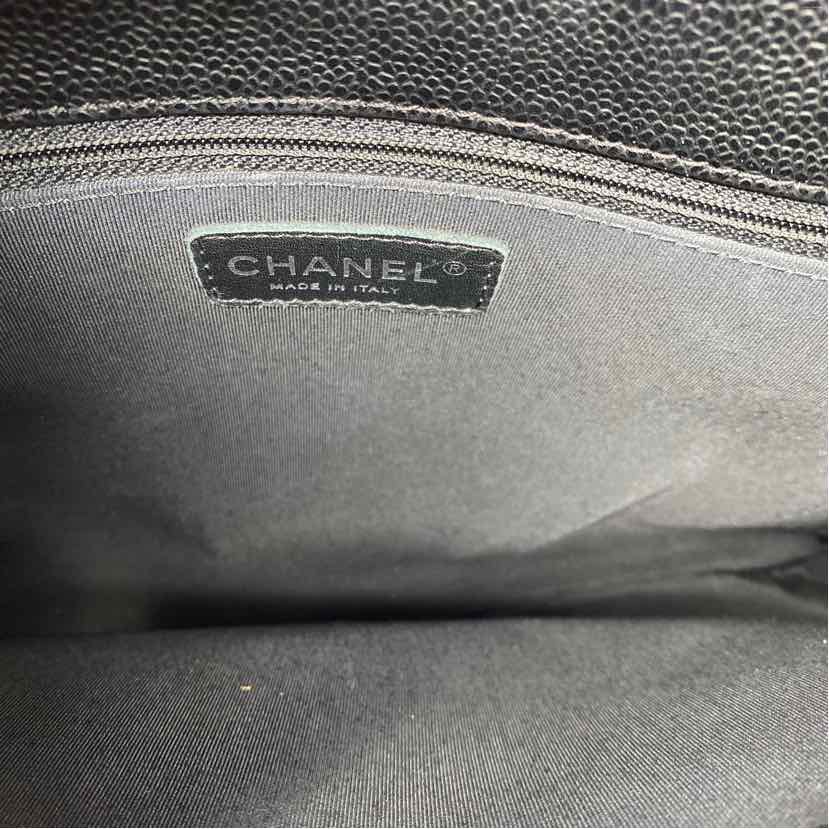 Pre-Owned Chanel Black Leather Designer Handbag