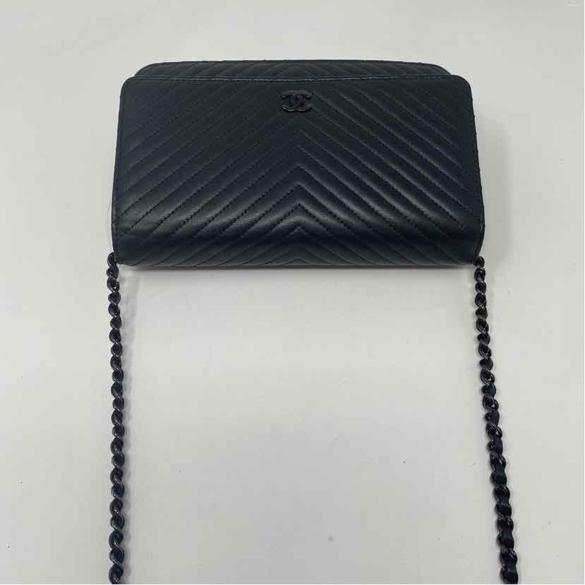 Pre-Owned Chanel Black Lambskin Designer Handbag