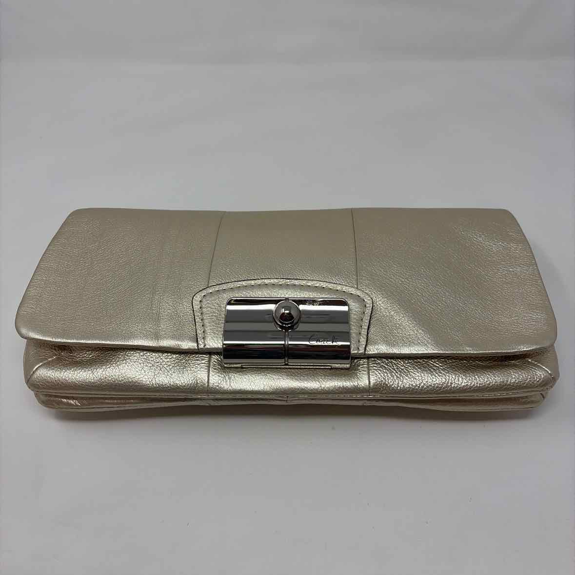 Pre-Owned Coach Gold Leather Handbag