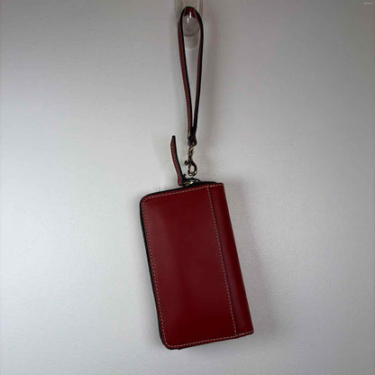Pre-Owned Dooney & Bourke Red Leather Wristlet