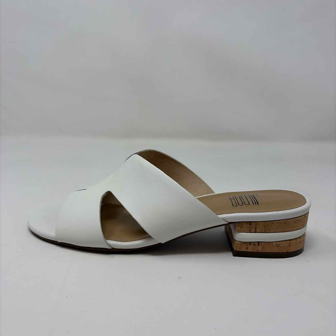 Pre-Owned Shoe Size 8 JILDOR White Sandals