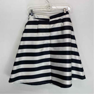 Pre-Owned Size S Banana White W/ Black Skirt