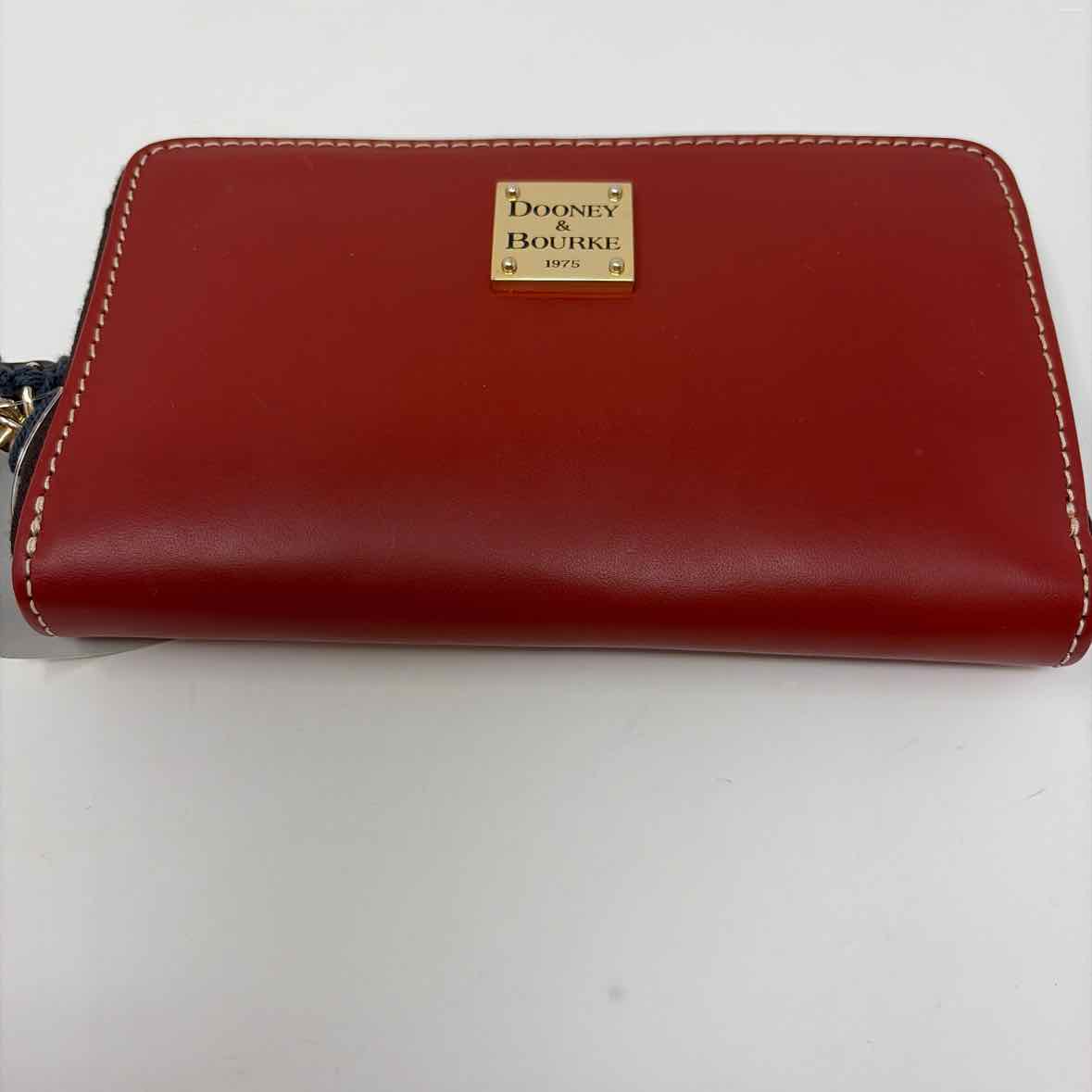 Pre-Owned Dooney & Bourke Red Leather Wristlet