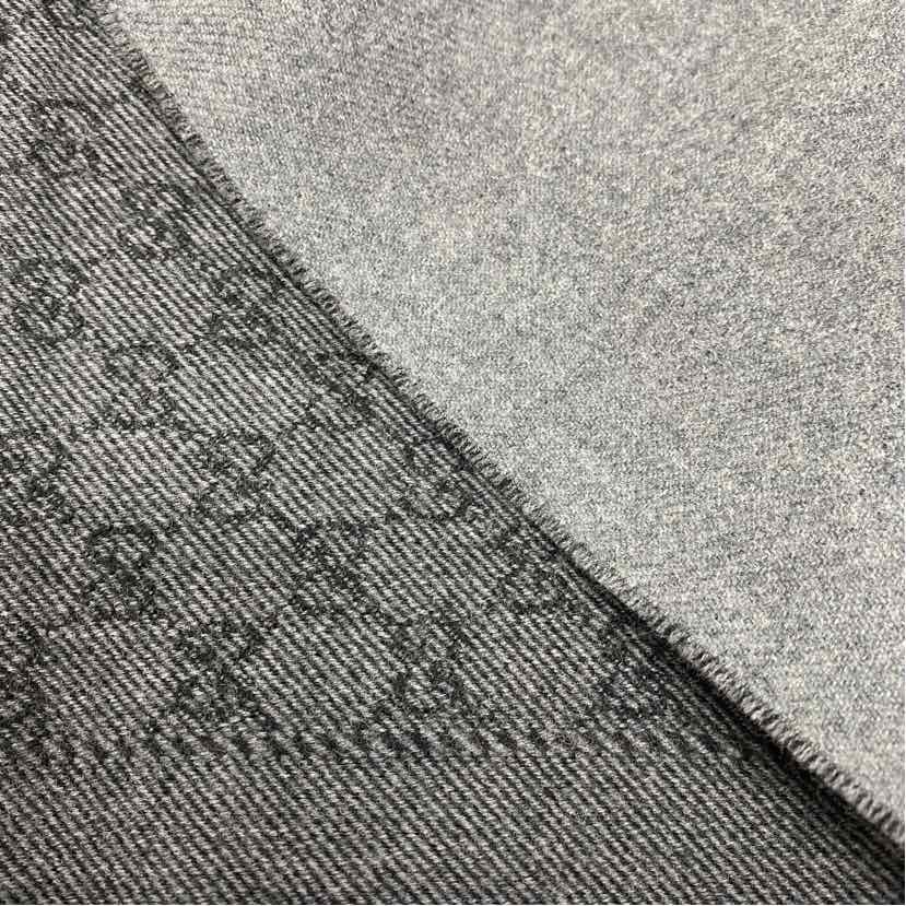 Pre-Owned Gucci Grey Knit Designer Scarf