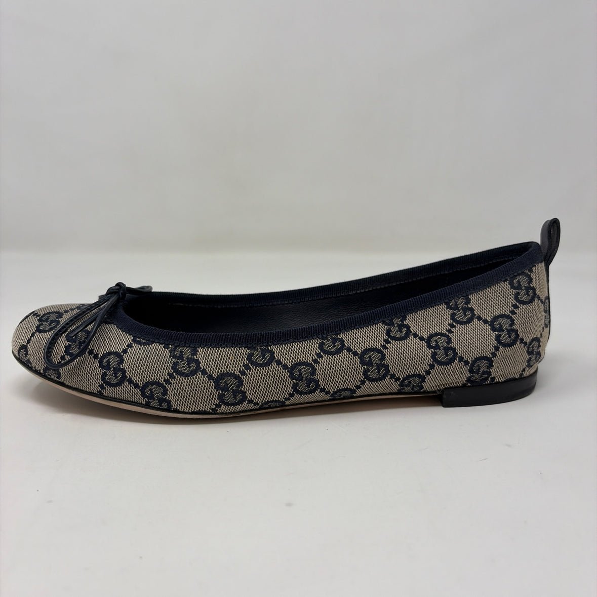 Pre-Owned Gucci Navy Fabric Shoe Size 7 Designer Shoes