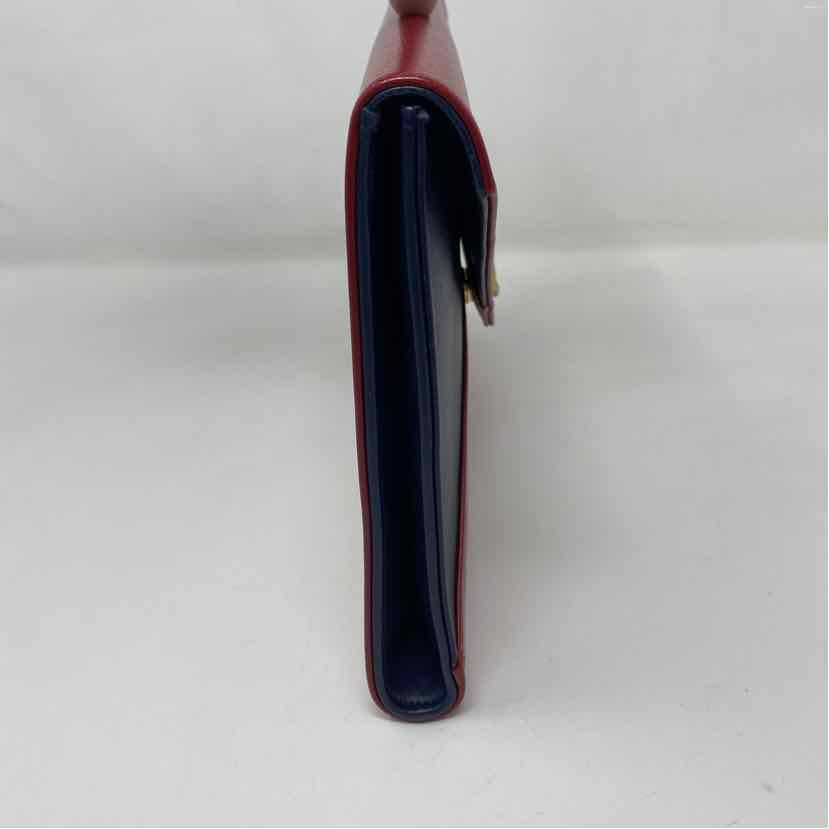 Pre-Owned Chanel Red/Navy Leather Designer Handbag