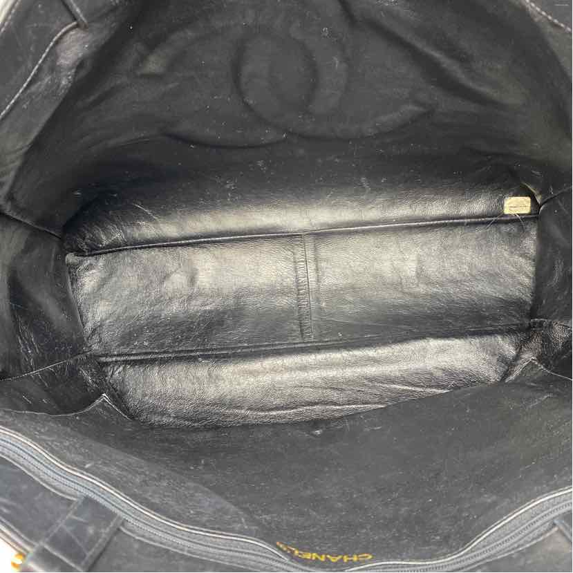 Pre-Owned Chanel Black Leather Designer Handbag