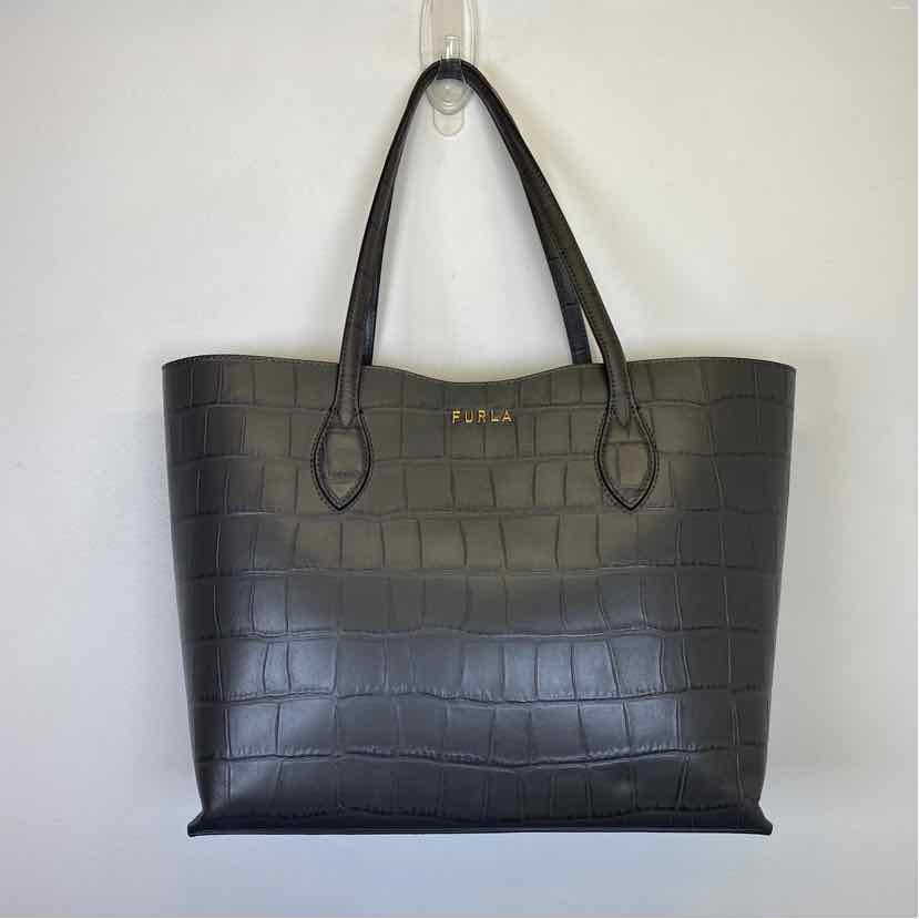 Pre-Owned Furla Grey Leather Handbag