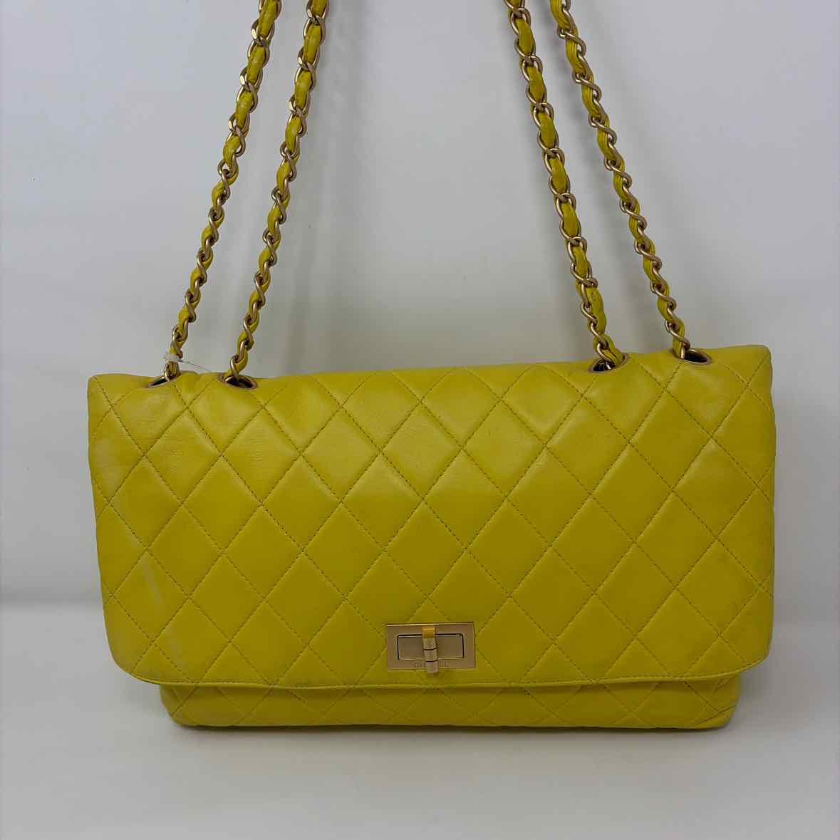 Pre-Owned Chanel Chartreuse Leather Designer Handbag