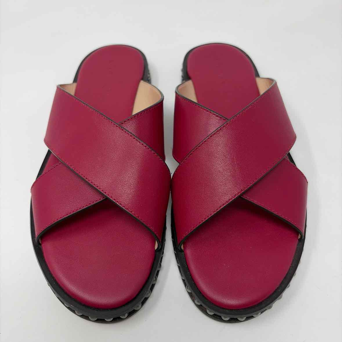 Pre-Owned Shoe Size 7 Coach Pink Sandals