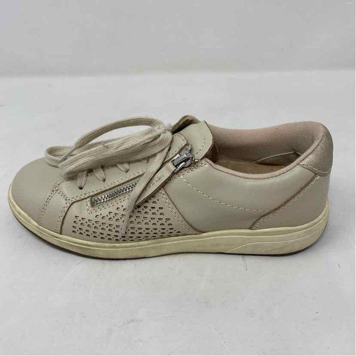 Pre-Owned Shoe Size 7.5 Earth Taupe Casual