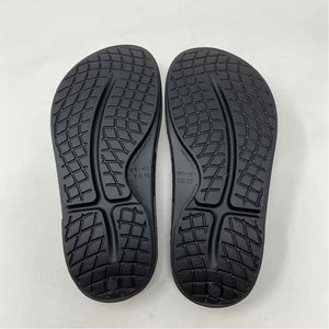 Pre-Owned Shoe Size 7 Oofos Black Flip Flops
