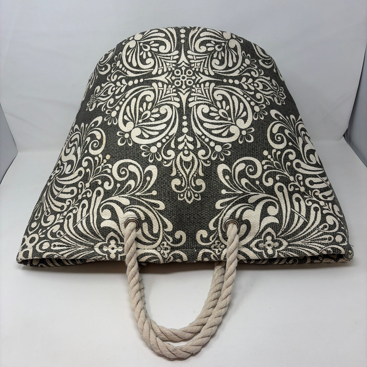 Pre-Owned Boutique Green Print Woven Handbag