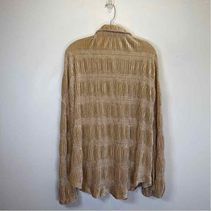 DAMAGE Pre-Owned Size L um gee Taupe Top