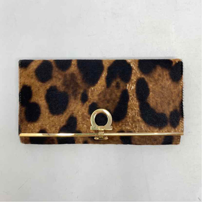 Pre-Owned Salvatore Ferragamo Leopard Fur Designer Wallet