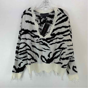 Pre-Owned Size XL Polly Esther Zebra Sweater