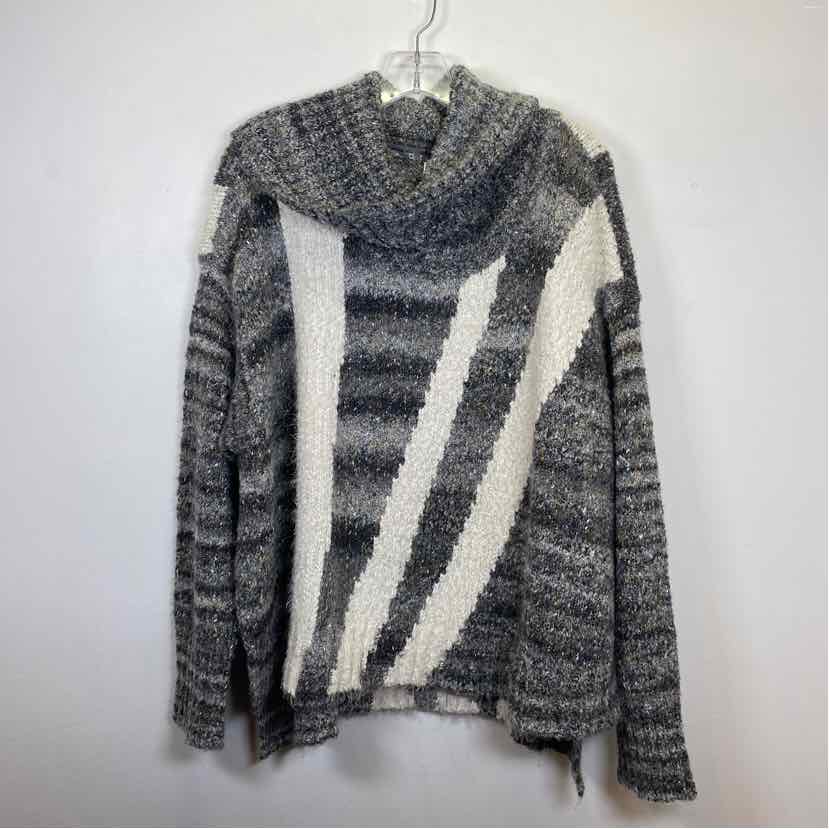 Pre-Owned Size L Chico's Gray Multi Sweater