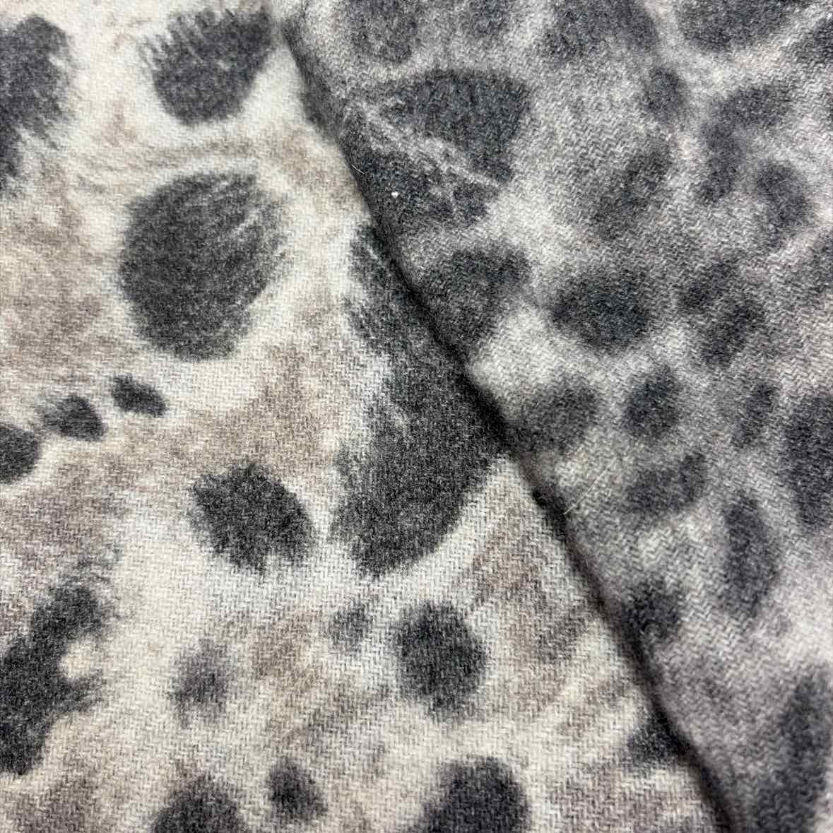 Pre-Owned Saint Laurent Grey Knit Designer Scarf