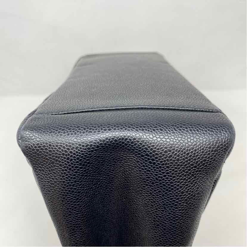 Pre-Owned Chanel Black Leather Designer Handbag