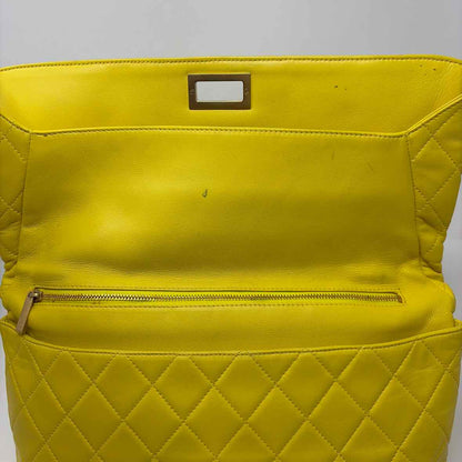 Pre-Owned Chanel Chartreuse Leather Designer Handbag