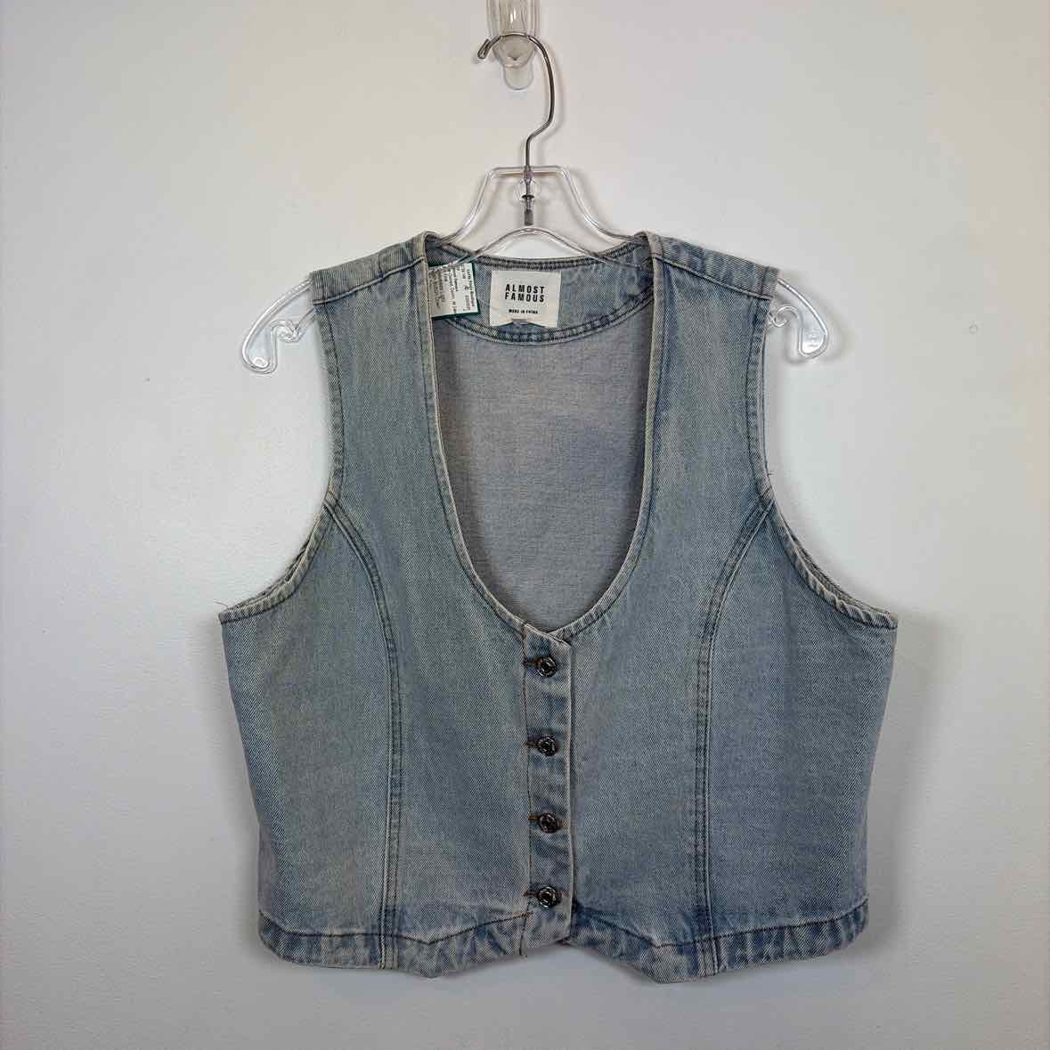 Pre-Owned Size XL Almost Famous Denim Top