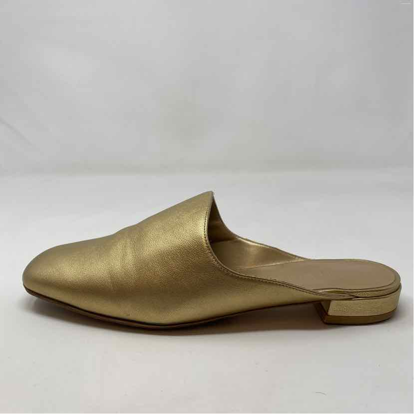 Pre-Owned Shoe Size 9 Stuart Weitzman Gold Slide