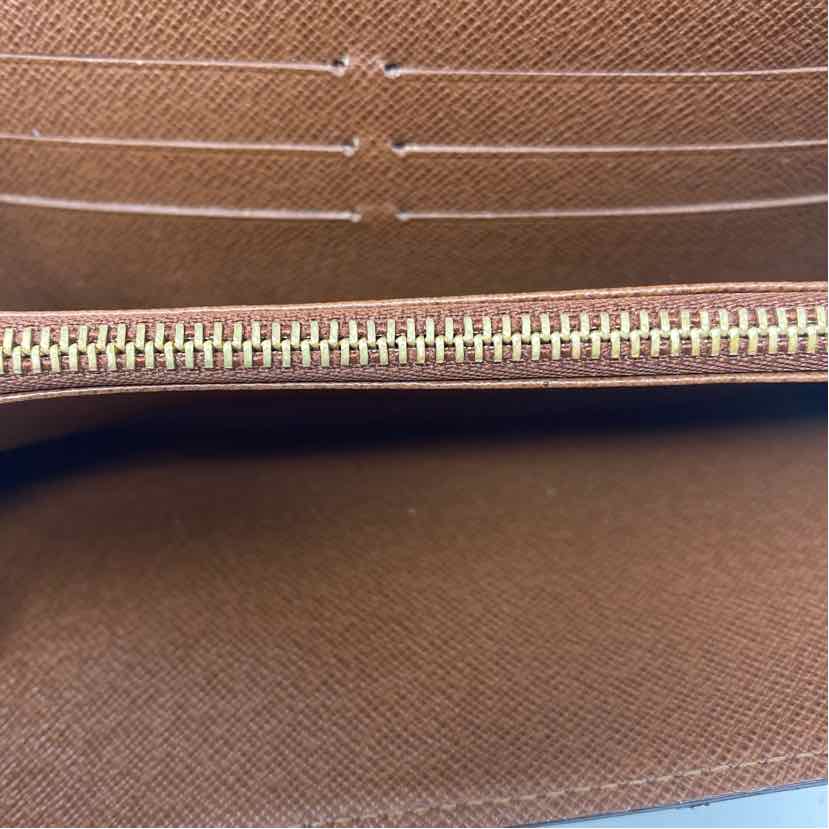 Pre-Owned Louis Vuitton Monogram Canvas Designer Wallet